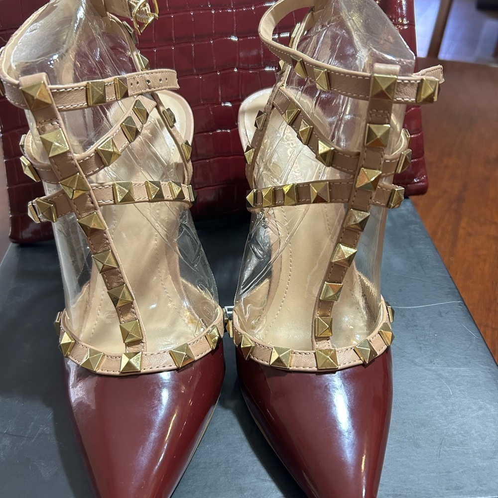 BCBGeneration Heels S-7 and Clutch - Picture 6 of 13